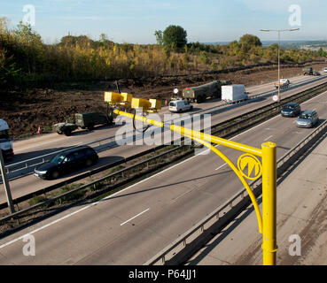 Vitesse moyenne caméras utilisées sur les travaux routiers au cours de la M25 sortie 28 près d'élargissement de l'autoroute, Essex, UK Banque D'Images