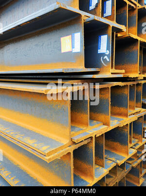 Tablier en vente sur un marché de la construction en acier à Langfang, province de Hebei, Chine Banque D'Images