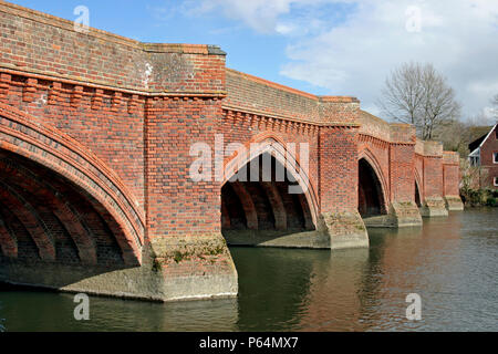 Pont sur la Tamise à Culham, Oxfordshire, UK. Conçu par Sir George Gilbert Scott en 1857. Banque D'Images