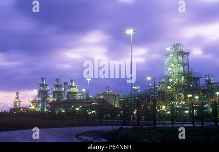 Une usine de traitement de gaz à Barrow in Furness qui prend le gaz du champ de gaz et de la baie de Morecambe est l'une des plus grandes usines à gaz en Europe. Banque D'Images