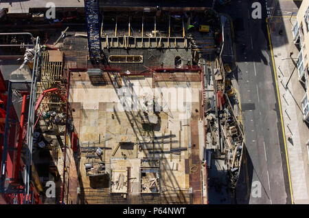 Immeuble de bureaux en construction, vue aérienne Banque D'Images
