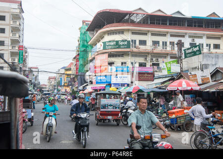 Un coin de rue de la ville de Phnom Penh au Cambodge. Cambodge, Phnom Penh, novembre, 2017, Banque D'Images