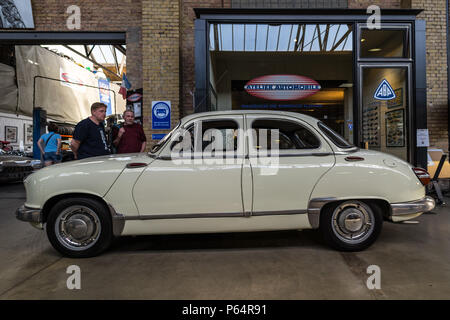 BERLIN - Mai 06, 2018 : voiture de taille moyenne Dyna Panhard Z1 Luxe, 1955. Oldtimertage Berlin-brandebourg (31ème jour). Oldtimer Berlin-brandebourg Banque D'Images