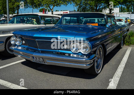 BERLIN - Mai 06, 2018 : berline Pontiac Catalina sedan, 1960. Oldtimertage Berlin-brandebourg (31ème jour). Oldtimer Berlin-brandebourg Banque D'Images