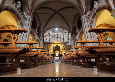 MILAN, ITALIE - 10 janvier 2016 : Autel de la Basilique de Sant'Ambrogio, l'une des plus anciennes églises de Milan. Saint patron Banque D'Images