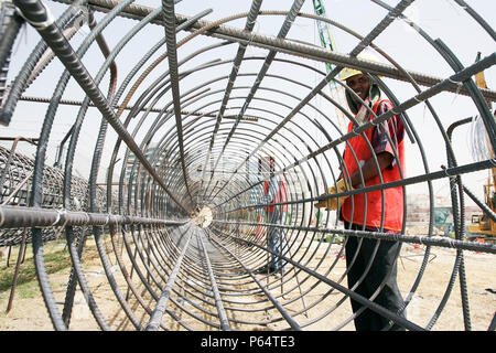 Fondation Néerlandaise, entrepreneur, sur pilotis Wafi Bridge Construction site, Dubai, Émirats arabes unis, mai 2007. Banque D'Images