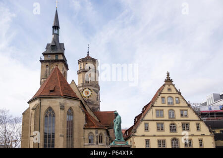 Ancienne architecture de Stuttgart comme vu de la memorial Schiller Schillerplatz, tout juste visible. Banque D'Images