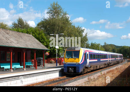 Une première classe Transpennine 175 007 numéro d'unité est vu ici à Windermere en travaillant un service de l'aéroport de Manchester à Windermere en août 2004. Banque D'Images