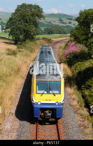 Une première classe Transpennine 175 007 numéro d'unité est vu ici à la mousse noire tout en travaillant à l'aéroport de Manchester un service de Windermere en août 2004. Banque D'Images