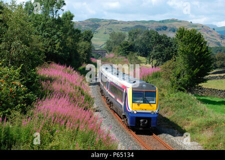 Une première classe Transpennine 175 116 numéro d'unité est vue ici à Sandy Cove en travaillant un service de l'aéroport de Manchester à Windermere en août 2004. Banque D'Images