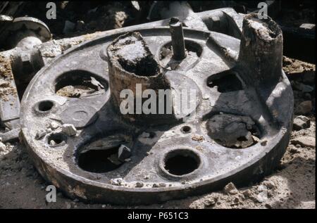 Une nouvelle roue en fonte pour une classe 2-8-2 SY industrielle sur le plancher de la boutique moulages Tangshan Locomotive Works en Chine. Banque D'Images