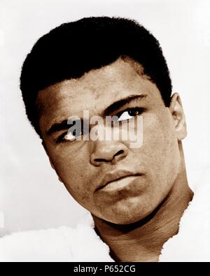 Muhammad Ali (né Cassius Clay, Jr., le 17 janvier 1942), boxeur américain, considérée comme une des plus grandes pointures de l'histoire du sport. Banque D'Images