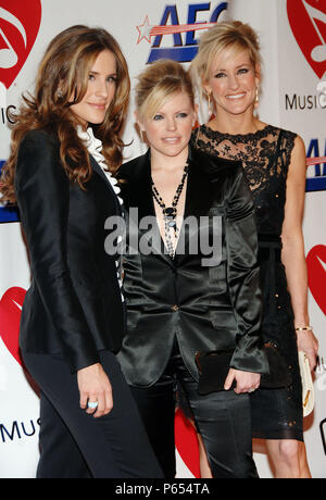 Les Dixie Chicks (Emily Robison, Martie Maguire et Natalie Maines) arrivant à la personne MusiCares de l'année James Taylor au Convention Center de Los Angeles. Le 6 février 2006. - DixieChicks039.jpgDixieChicks039 événement dans la vie d'Hollywood, Californie - Red Carpet Event, USA, Cinéma, Célébrités, photographie, Bestof, Arts, Culture et divertissement, Célébrités, Mode Topix Meilleur de Hollywood, la vie, événement dans la vie d'Hollywood, Californie - Tapis rouge et en backstage, Arts, Culture et divertissement, photographie, enquête tsuni@Gamma-USA.com , célébrités Musique, Mu Banque D'Images