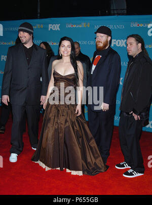 Amy Lee d'Evanescence et au Billboard Music Awards au MGM Grand de Las Vegas. Le 8 décembre 2004. Evanescence -  jpgEvanescence AmyLee020.AmyLee020 événement dans la vie d'Hollywood, Californie - Red Carpet Event, USA, Cinéma, Célébrités, photographie, Bestof, Arts, Culture et divertissement, Célébrités, Mode Topix Meilleur de Hollywood, la vie, événement dans la vie d'Hollywood, Californie - Tapis rouge et en backstage, Arts, Culture et divertissement, photographie, enquête tsuni@Gamma-USA.com , célébrités Musique, musicien, le groupe de musique, de 2000 à 2009 Banque D'Images