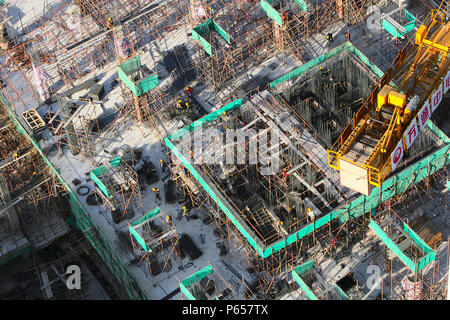 Regardant vers le bas sur des grues fonctionnant à l'évolution rapide de CBD à Beijing Banque D'Images