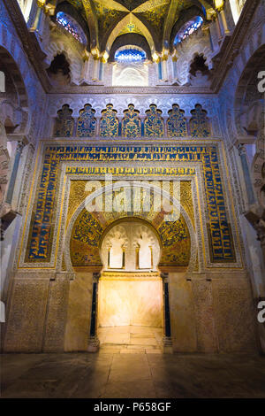 Cordoba Mihrab, vue du mihrab - le cœur de l'ancienne mosquée (La Mezquita) dans la Cathédrale de Cordoba (Cordoue), Andalousie, espagne. Banque D'Images