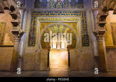 Cordoba Mihrab, vue du mihrab - le cœur de l'ancienne mosquée (La Mezquita) dans la Cathédrale de Cordoba (Cordoue), Andalousie, espagne. Banque D'Images