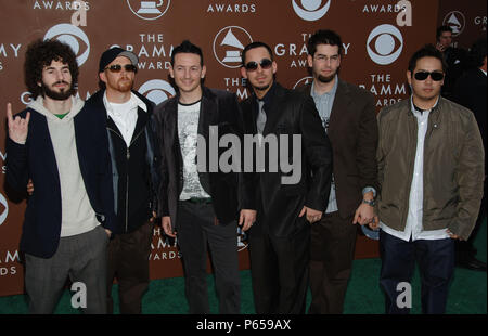 Linkin Park en arrivant à la 48e cérémonie des Grammy Awards au Staples Center de Los Angeles, le mercredi 8 février 2006 - LinkinPark248.jpgLinkinPark248 événement dans la vie d'Hollywood, Californie - Red Carpet Event, USA, Cinéma, Célébrités, photographie, Bestof, Arts, Culture et divertissement, Célébrités, Mode Topix Meilleur de Hollywood, la vie, événement dans la vie d'Hollywood, Californie - Tapis rouge et en backstage, Arts, Culture et divertissement, photographie, enquête tsuni@Gamma-USA.com , célébrités Musique, musicien, le groupe de musique, de 2000 à 2009 Banque D'Images