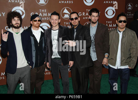 Linkin Park en arrivant à la 48e cérémonie des Grammy Awards au Staples Center de Los Angeles, le mercredi 8 février 2006 - LinkinPark249.jpgLinkinPark249 événement dans la vie d'Hollywood, Californie - Red Carpet Event, USA, Cinéma, Célébrités, photographie, Bestof, Arts, Culture et divertissement, Célébrités, Mode Topix Meilleur de Hollywood, la vie, événement dans la vie d'Hollywood, Californie - Tapis rouge et en backstage, Arts, Culture et divertissement, photographie, enquête tsuni@Gamma-USA.com , célébrités Musique, musicien, le groupe de musique, de 2000 à 2009 Banque D'Images