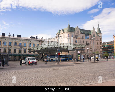 Place centrale avec Tampere station de bus et autour du bâtiment dans la deuxième plus grande ville de Finlande Banque D'Images