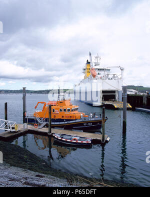 Falmouth de sauvetage et d'un cargo à Falmouth docks. Cornwall, United Kingdom Banque D'Images