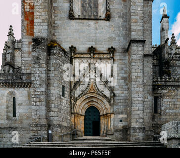 Guarda, Portugal's cité médiévale Cathédrale gothique avec des influences de style manuélin. Les travaux ont commencé en 1390, se poursuivant jusqu'à la mi-16ème siècle Banque D'Images