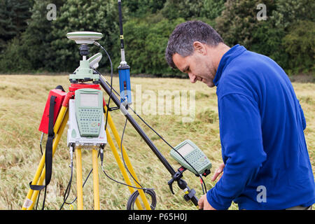 Un GPS différentiel utilisé en temps réel de l'enquête, l'enquête de cinématique de l'étendue de l'inondation, canyon de Durham au Royaume-Uni. Banque D'Images