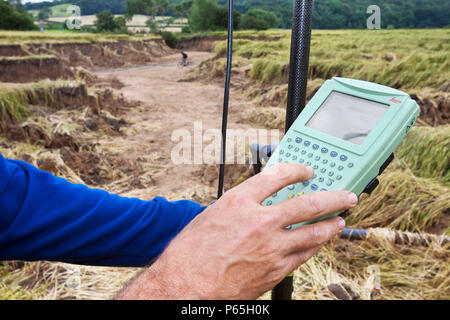 Un GPS différentiel utilisé en temps réel de l'enquête, l'enquête de cinématique de l'étendue de l'inondation, canyon de Durham au Royaume-Uni. Banque D'Images