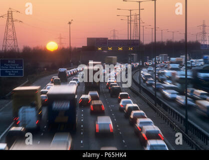 L'heure de pointe sur la M60, près de Manchester, Royaume-Uni. Banque D'Images