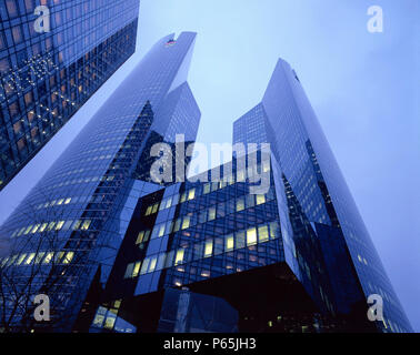 Sky scrapers à Paris Quartier d'affaires de la Défense. Banque D'Images