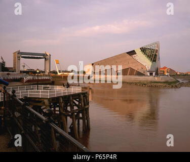 Soirée Shot of the Deep, Hull, Sammy's Point, la rivière Humber, East Yorkshire, Royaume-Uni. Conçu par Sir Terry Farrell & Partners. Banque D'Images