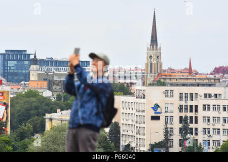 Novi Sad, Serbie 26 juin 2018 touristes chinois prendre des photos et faire des autoportraits à Novi Sad photo Nenad Mihajlovic Banque D'Images