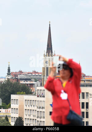 Novi Sad, Serbie 26 juin 2018 touristes chinois prendre des photos et faire des autoportraits à Novi Sad photo Nenad Mihajlovic Banque D'Images