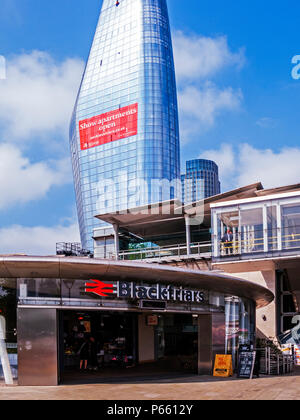 Entrée sud de la station de Blackfriars, à Londres Banque D'Images