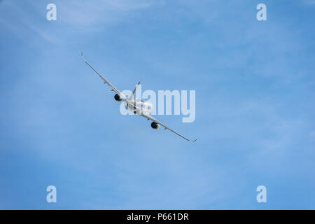 BERLIN, ALLEMAGNE - 27 avril 2018 : vol de démonstration de l'avion de ligne gros-porteurs Airbus A350 XWB. ILA Berlin Air Show Exhibition 2018 Banque D'Images