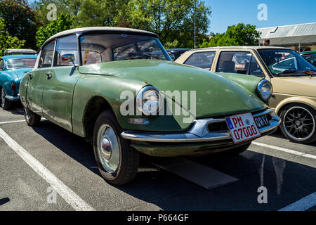 BERLIN - Mai 06, 2018 : voiture de luxe de taille intermédiaire Citroen DS, 1962. Oldtimertage Berlin-brandebourg (31ème jour). Oldtimer Berlin-brandebourg Banque D'Images