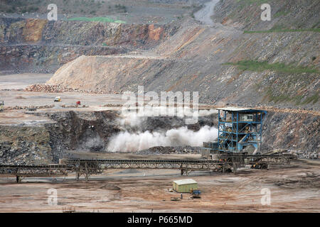 Une explosion de la carrière la carrière de Yeoman travaille Torr Shepton Mallet, l'Angleterre, l'une des plus grandes carrières au Royaume-Uni Banque D'Images