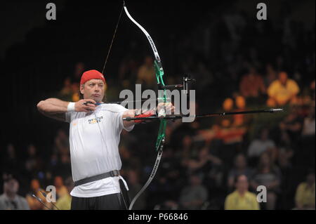 Nicolas Meunier de l'équipe du Canada participe à la finale du tir à l'Invictus 2016 Jeux à l'ESPN Wide World of Sports, Orlando, en Floride, le 9 mai 2016. L'Invictus Games sont une compétition sportive qui a été créé par le prince Harry du Royaume-Uni, après avoir été inspiré par les jeux de guerrier du DoD. Cet événement réunira des blessés, malades et blessés militaires et anciens combattants de 15 pays pour des événements y compris : tir à l'arc, randonnée à vélo, l'aviron, la dynamophilie, le volleyball assis, natation, athlétisme, basket-ball en fauteuil roulant, la course en fauteuil roulant, rugby en fauteuil roulant et wheelc Banque D'Images