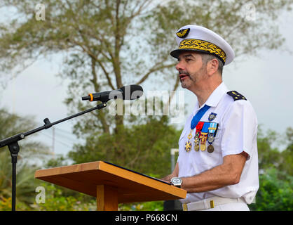 Camp Lemonnier et Combined Joint Task Force-Horn des représentants de l'Afrique et les forces françaises à Djibouti la commémoration de l'Armistice du 8 mai 2016, à la base française à Djibouti. Au cours de la cérémonie, le général Philippe Montocchio, commandant des forces françaises à Djibouti, a parlé de l'un des éléments les plus forts de la guerre, les hommes et les femmes à travers l'Europe de résister contre l'envahisseur ennemi. V-E Day, célébrée chaque année en France, célèbre la victoire en Europe, mettant fin à la Seconde Guerre mondiale, et devint un grand appartement de vacances. Charles de Gaulle, qui a dirigé les forces françaises pendant la guerre, a déclaré Banque D'Images