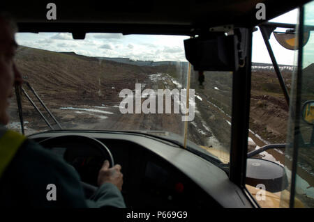 Camion dumper sur friches industrielles contaminées décontaminés avec succès et prêt pour un nouveau développement industriel, Birmingham, Angleterre, Royaume-Uni Banque D'Images