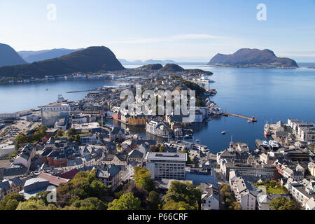 Voir d'Alesund et ses îles à partir du haut du mont Aksla, More og Romsdal (Norvège). Banque D'Images