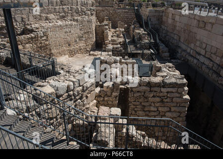 Les ruines de l'Ophel murs, l'endroit où du premier et deuxième Temple complexe est situé. Jérusalem, Israël Banque D'Images