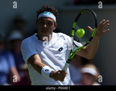 L'Italie Marco Cecchinato pendant cinq jours de la nature internationale de la vallée du Devonshire Park, à Eastbourne. Banque D'Images