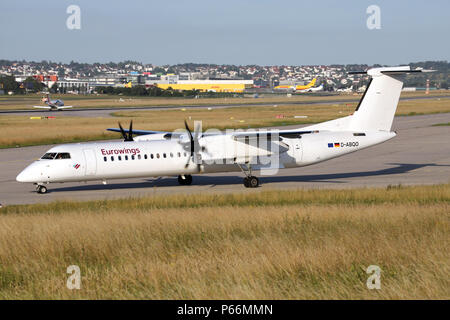 Stuttgart, Allemagne - Printemps 2018 : un avion à l'aéroport de Stuttgart Banque D'Images