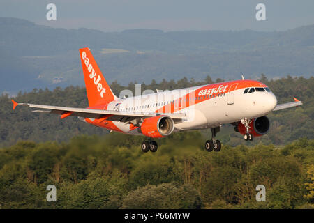 Stuttgart, Allemagne - Printemps 2018 : un avion à l'aéroport de Stuttgart Banque D'Images
