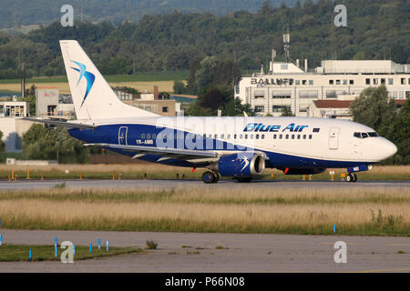 Stuttgart, Allemagne - Printemps 2018 : un avion à l'aéroport de Stuttgart Banque D'Images
