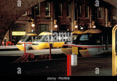 Steh stand au buffer s'arrête à la gare de Kings Cross, Londres. C 1991 Banque D'Images