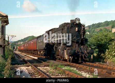 K. & W.V.R. Big Jim, ex Fer polonais 2-8-0, a fait une puissante vue debout dans Damens boucle avec le dernier train de la journée. 09.07.1978. Banque D'Images