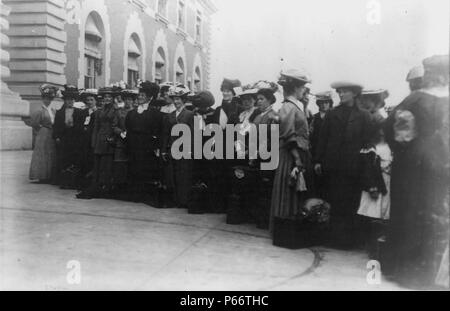 Les immigrants d'Europe de l'est à Ellis Island New York 1900 Banque D'Images