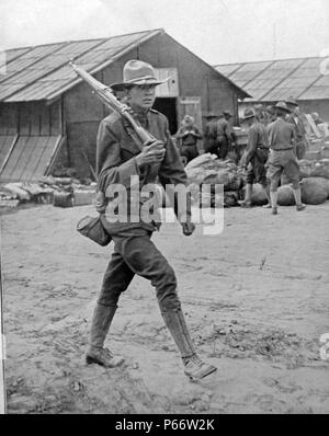 Les soldats américains en formation à un camp en France pendant la première guerre mondiale 1917 Banque D'Images